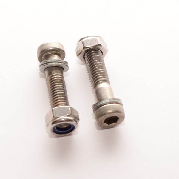 Šroubové osičky 8x35